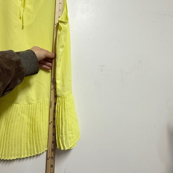 Women’s yellow sleeveless pleated blouse summer tie up blouse spring sleeveless - Picture 4 of 6